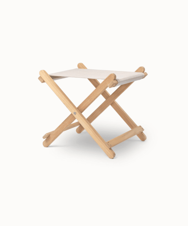 Vetrikā-Upavī teak footstool with foldable frame.