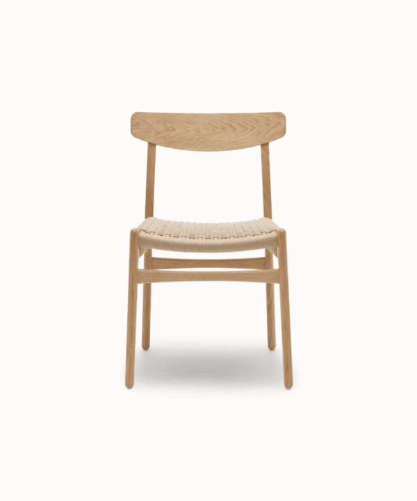 Ishvarī wooden chair with cruciform cover caps and arched rear legs